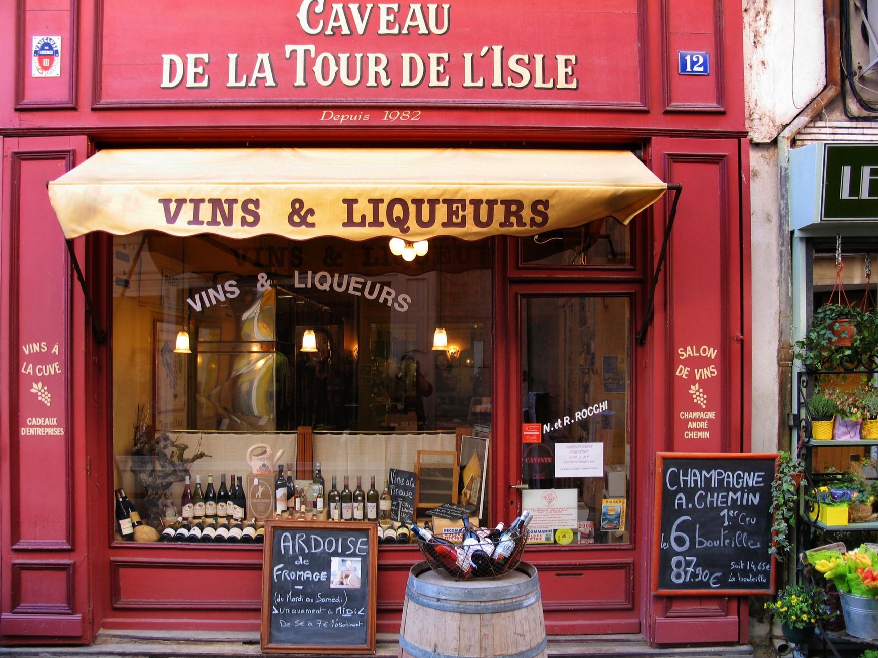 Caviste équipe à Istres